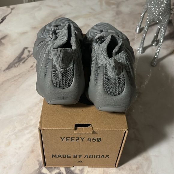 Yeezy 450 - Picture 2 of 4